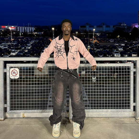 Spider Embroidered Zipper Jacket
Size S
color pink - Picture 5 of 5